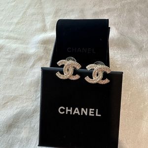 CHANEL authentic Stud Earrings